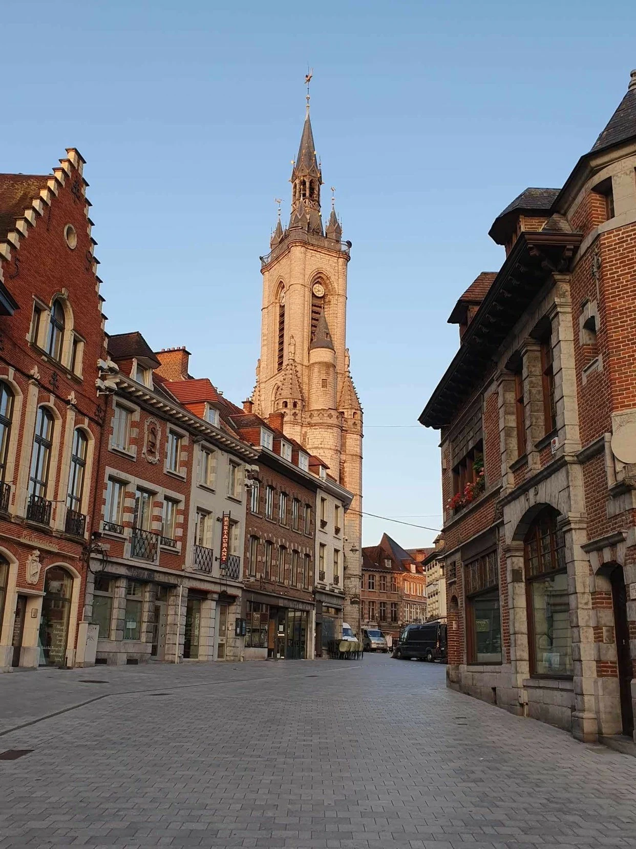 Beffroi de Tournai en fin de journée