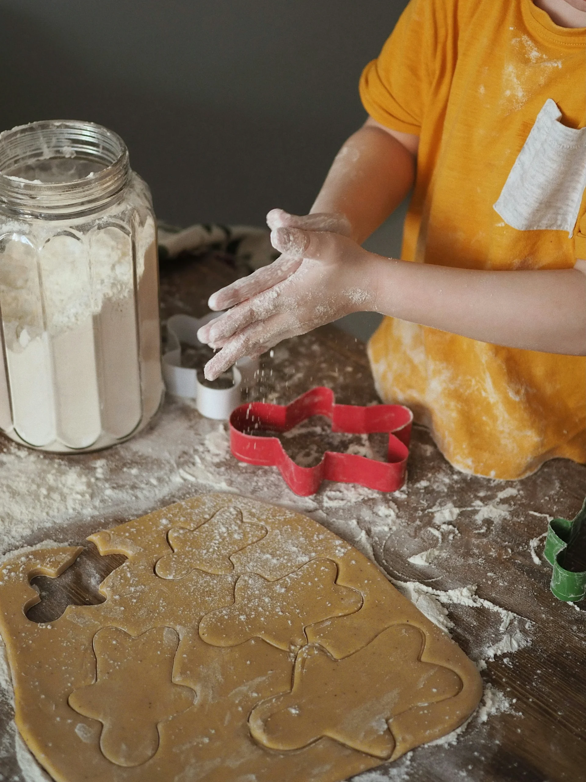 👩🍳 Stage d’été cuisine & aventures (8 - 12 ans) 2 main à la pâte