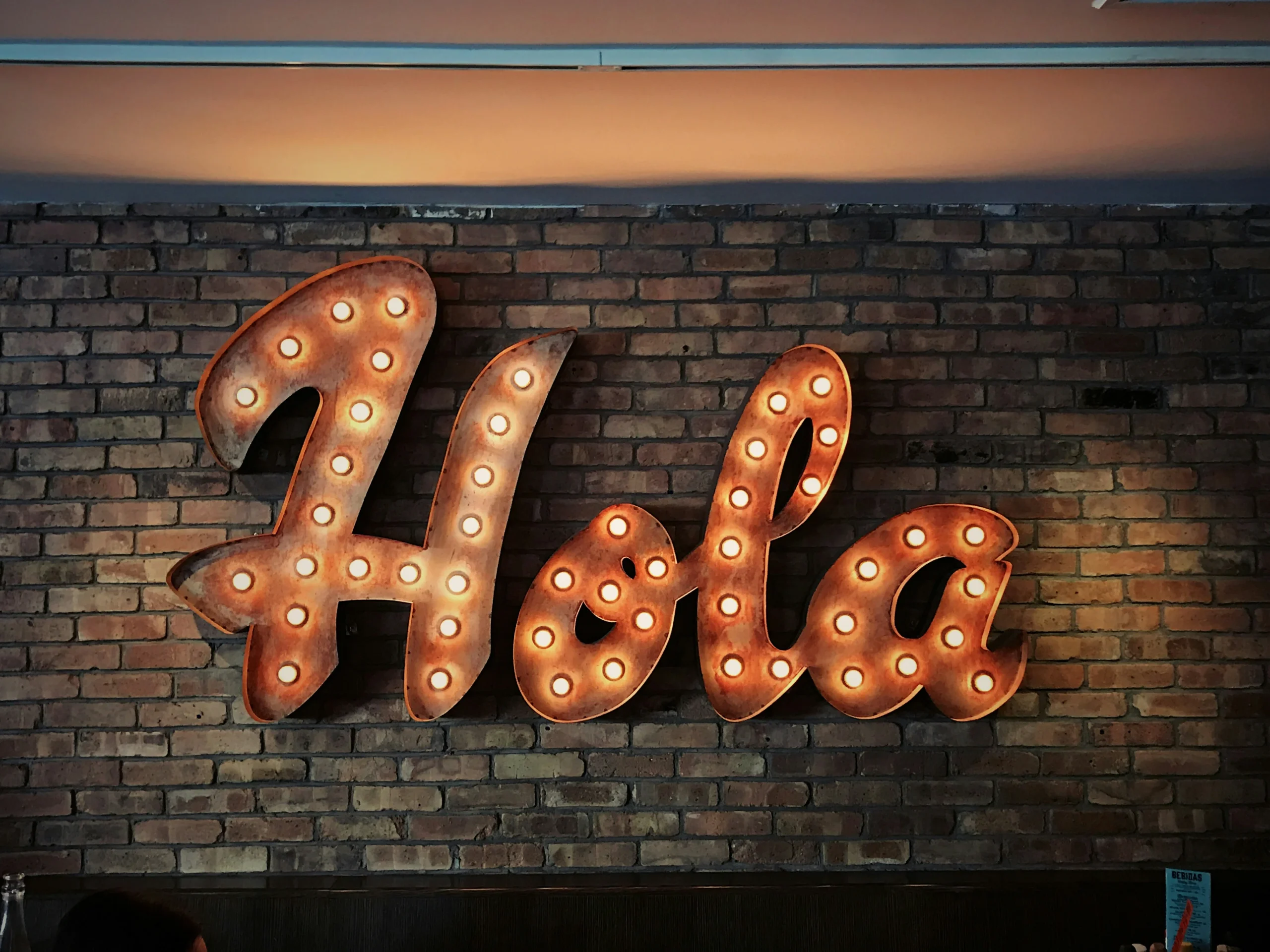 đŁïž Tables de conversation en espagnol 1 Hola